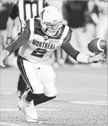  ?? JUSTIN TANG THE CANADIAN PRESS ?? Montreal Alouettes quarterbac­k Johnny Manziel loses control of the ball against the Redblacks in Ottawa on Saturday. Manziel took what appeared to be a hard shot to the head later in the game.