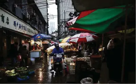  ?? BLOOMBERG PIC ?? The population of people who rang up meals from phones and computers in China surged 41.6 per cent to 295 million over the first six months of this year.