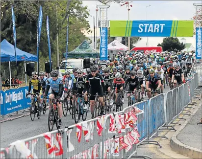  ?? Picture: MARK ANDREWS ?? ACTION UNDER WAY: A mass of cyclists at the start of the 2017 Daily Dispatch Cycle Tour race at Buffs club in East London yesterday on page 10 See more pictures