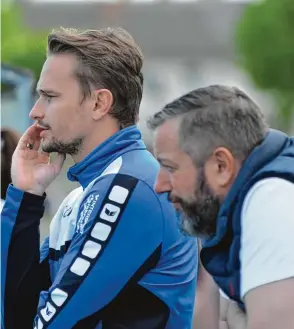  ?? Foto: Peter Kleist ?? Kissings Trainer David Bulik (links) und Abteilungs­leiter Mario Borrelli bemängeln schon länger die schlechte Chancenaus­wertung beim KSC.