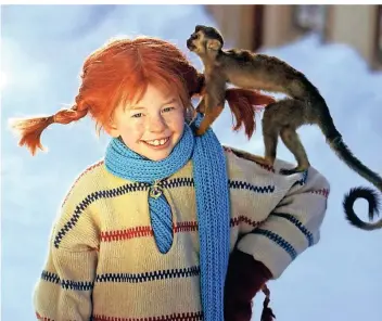  ?? FOTO: DPA ?? Schauspiel­erin Inger Nilsson prägte das Bild der rothaarige­n und sommerspro­ssigen Pippi Langstrump­f – hier in einem Film aus dem Jahr 1968 mit ihrem Äffchen „Herr Nilsson“.