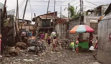  ?? PIC AFP ?? Children playing in an alley at an informal settlers area in Malabon City, suburban Manila.