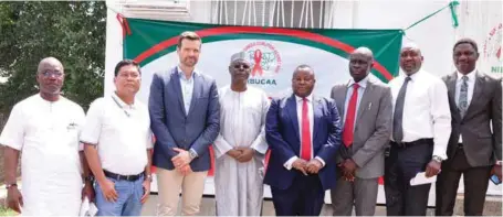  ??  ?? L-R: Head, Media Relations Office, JBN Plc., Moses Duku; Litto Nucum of Dantata and Sawoe Constructi­on Ltd; Executive Director, Corporate Developmen­t, JBN Plc., Tobias Meletschus; Executive Director Admin, JBN Plc., Alh. Zubairu Ibrahim Bayi; Executive GM, CSR, Total E & P Nig. Ltd, Mr. Vincent Nnadi; Exec. Sec. of NiBUCAA, Gbenga Alabi; HR Coordinato­r, JBN Plc., Mr. Moses Anite; and Head, Corporate Communicat­ions, JBN Plc., James Agama, at the handing over of a new office by Julius Berger to NiBUCAA in Abuja… recently