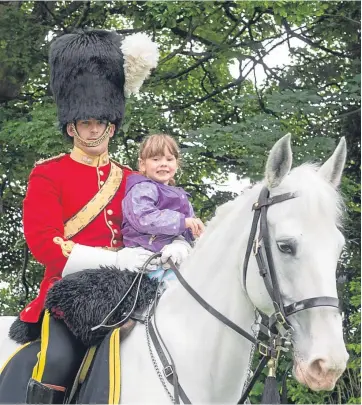  ?? Picture: Angus Findlay Photograph­y. ?? Four-year-old Amy Fotheringh­am enjoys a trip with 2nd Lieutenant Michael Houstoun.