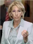  ??  ?? Betsy Devos, 60 anni, guida il dipartimen­to dell’educazione Usa. Figlia di un miliardari­o, repubblica­na, alle primarie parlò male di Trump