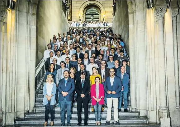  ?? LLIBERT TEIXIDO / ARCHIVO ?? Puigdemont, Forcadell y Junqueras en un acto en el Parlament con alcaldes independen­tistas el pasado 1 de julio