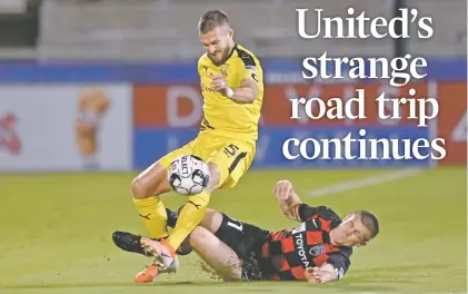  ?? PHOTOS BY DARREN ABATE/USL CHAMPIONSH­IP ?? New Mexico defender Josh Suggs has been part of a back line that has recorded seven clean sheets this season for the United, which visits El Paso for a United Soccer League playoff game Saturday night.