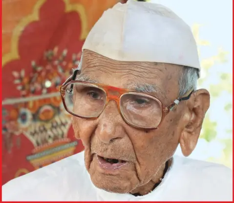  ??  ?? Ram Sevak Pathak of Madhya Pradesh's Sheopur district says a regular regimen of diet and exercise, and abstaining from alcohol and tobacco, have helped him live to be 105