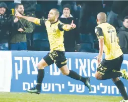  ??  ?? BEITAR JERUSALEM striker Itay Shechter (right) celebrates after scoring the winner in last night’s 1-0 victory over Maccabi Tel Aviv at Teddy Stadium.