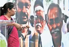  ?? NAGARA GOPAL ?? Suneetha Narreddy, Y.S. Vivekanand­a Reddy’s daughter, addresses pressperso­ns in Hyderabad on Monday.