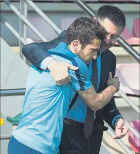  ?? FOTO: FC BARCELONA ?? Jordi Alba y Bartomeu, antes de una sesión de entrenamie­nto del Barça