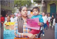  ??  ?? Parejo. En varias ciudades del País hay protestas a favor de las guarderías.