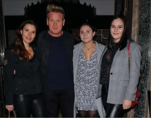  ?? FOTO: GORC/GC IMAGES ?? Gordon Ramsay og hustruen, Tana, sammen med tre af deres fem børn – døtrene Megan og Mathilda.