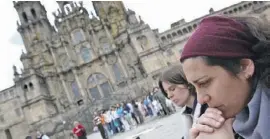  ??  ?? Die Kathedrale in Santiago de Compostela ist das Ziel der Pilger, die den Jakobsweg beschreite­n.