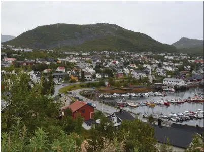  ?? FOTO: TORBJØRN O. KARLSEN ?? – Det er et stort utenforska­p i ungdomsmil­jøet på Skjervøy. Det legges til rette for idrett, og det er det. De har ingen steder å vaere, sier forelder til en av mopedfører­ne.