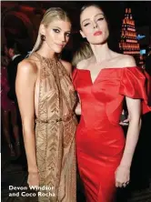  ??  ?? Devon Windsor and Coco Rocha