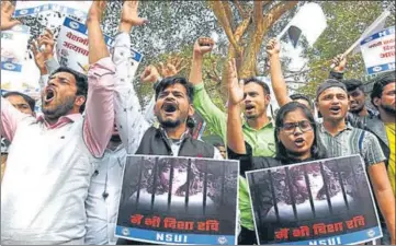  ?? ARVIND YADAV/HT PHOTO ?? Protesters raising slogans against the arrest of climate activist Disha Ravi in the farm protest toolkit case near Shastri Bhavan in New Delhi on Wednesday.