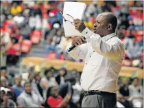  ?? Picture: BRIAN WITBOOI ?? DISRUPTED CLASSES: Higher Education Parents Dialogue secretary Mthi Ndube addresses students at a mass meeting at the NMMU Indoor Sports Centre last month after a mediation process failed