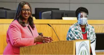  ?? Godofredo A. Vásquez / Staff photograph­er ?? Houston ISD Interim Superinten­dent Grenita Lathan stopped short of pledging that HISD could outfit all families needing computers and internet hot spots, but she said shipments were incoming.