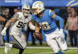  ?? JEFF LEWIS — THE ASSOCIATED PRESS ?? Chargers quarterbac­k Justin Herbert will play Monday's game against Dallas with a protective glove on his left hand after fracturing his left middle finger in the victory over Las Vegas.