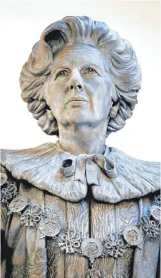  ?? FOTO: DOUGLAS JENNINGS/DPA ?? Der britische Bildhauer Douglas Jennings hat das Denkmal für die legendäre Premiermin­isterin Thatcher entworfen.