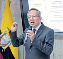  ?? HENRY LAPO / EXPRESO ?? Conversato­rio. Augusto Espinosa abordó varios temas, ayer, en Quito
