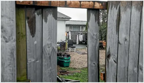  ?? CHRIS SKELTON/STUFF ?? Police raided this property, opposite another house they are searching in Southbrook St in Rangiora as part of the investigat­ion into the death of Richard Leman. Leman’s body was found inside his white Nissan Fuga in April.