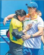  ?? PTI ?? India goalkeeper Savita Punia being consoled by the team’s scientific advisor Wayne Lombard.