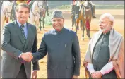  ?? MOHD ZAKIR/HT ?? ■
From left: Brazilian President Jair Bolsonaro with President Ram Nath Kovind and PM Narendra Modi during ceremonial reception at Rashtrapat­i Bhavan in New Delhi on Saturday.