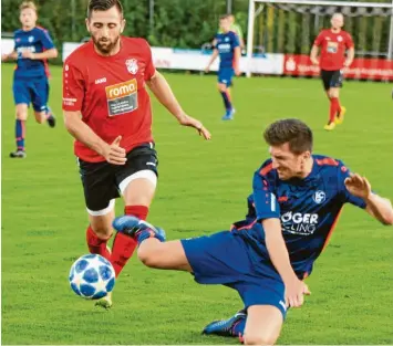  ?? Foto: Ernst Mayer ?? Bubesheim oben, Günzburg unten: Die Derby-Szene mit Hakan Polat und Christophe­r Deibler spricht für den Spielverla­uf und für die gesamte Saison. Entspreche­nd stehen die Kreisstädt­er vor ihrem anstehende­n Heimspiel unter Druck.