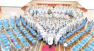  ??  ?? The Naval Region 2 officers and personnel during the appreciati­on ceremony held at Mohd Azim Hall, Taman Samudera.