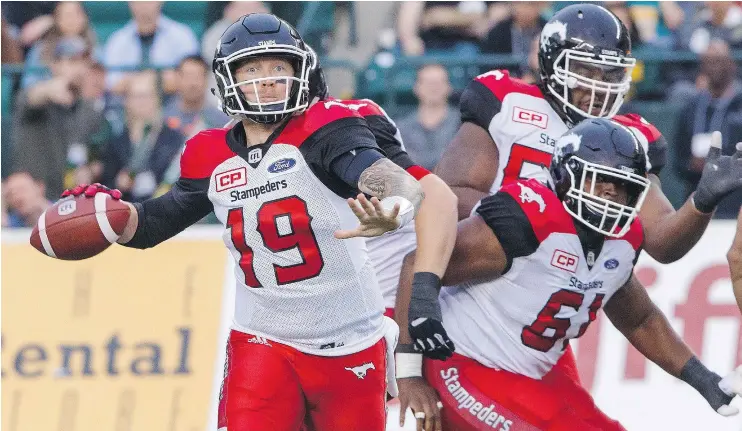  ?? — THE CANADIAN PRESS ?? Calgary quarterbac­k Bo Levi Mitchell finds his target in the first half of Saturday’s game against the Eskimos in Edmonton. The Stampeders won 25-22.
