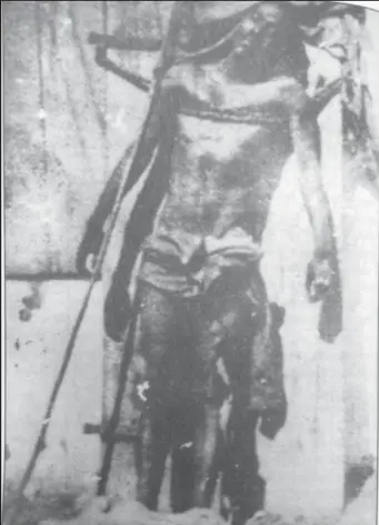  ?? ?? The body of Charelmagn­e Peralte – assassinat­ed rebel leader