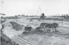  ?? | NQOBILE MBONAMBI
1860 Heritage Centre, Vol 5, No.0 October 1970
Independen­t Newspapers ?? THE Westcliff (Unit 3) Railway Station.
LEFT: The Westcliff (Unit 3) Railway Station from the vantage point of the Woodhurst (Unit 10) flats. It shows the initial stages of developmen­t in 1970 with a footbridge and four platforms where passengers could board their trains from the Westcliff station.