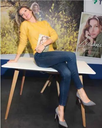  ??  ?? Gisele ha protagoniz­ado alrededor de 400 campañas publicitar­ias y es autora de Lessons: My Path to a Meaningful Life, donde comparte historias que le han ayudado a dar forma a su vida y que revelan el interior de una mujer muy pública.