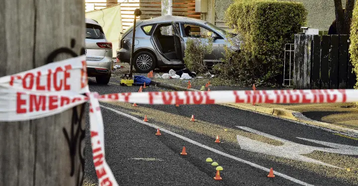  ?? PHOTO: STEPHEN JAQUIERY ?? The Serious Crash Unit and the Independen­t Police Conduct Authority are investigat­ing a fatal crash following a police pursuit in Melbourne St, South Dunedin, on Saturday morning.