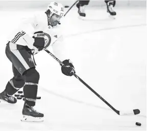  ?? ANDREW ?? Nashville Predators left wing Scott Hartnell (17) shoots during practice at Bell MTS Place in Winnipeg, Manitoba, Canada, Wednesday, May 2, 2018. NELLES / TENNESSEAN.COM