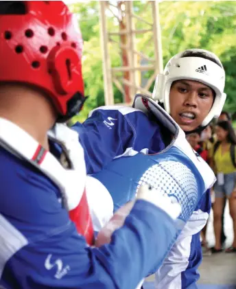  ?? MARK A. PERANDOS ?? HEAVYWEIGH­T. Zhack German, right, of Davao region competes against Julio Cadavedo of Northern Mindanao in the secondary boys kyorugi heavyweigh­t division finals of the National Prisaa Games 2019 taekwondo competitio­n at the Matina Town Square Tent Wednesday afternoon. German lost this one and settled for silver.