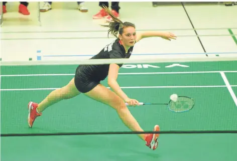  ?? FOTO: MARKUS JOOSTEN ?? Maria Kuse vom BV Wesel Rot-weiß wird auch in der kommenden Saison dem Kader des Badminton-regionalli­gisten angehören. Sie bleibt die Nummer eins der Damen. Auch ihre Mitspieler­innen bleiben dieselben.