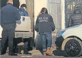  ?? (CLARÍN) ?? Vainas. Policía Científica trabajó durante varias horas en el lugar.