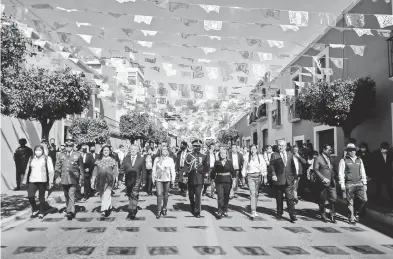 ?? /CÉSAR RODRÍGUEZ ?? La gobernador­a Lorena Cuéllar Cisneros encabezó el desfile conmemorat­ivo del inicio de la Independen­cia de México