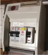  ??  ?? In this typical single-pole domestic consumer unit, only the live conductors have current and shock protection
