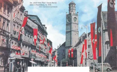  ?? FOTO: STADTARCHI­V RAVENSBURG ?? Der „Adolf-Hitler-Platz“(heute Marienplat­z) in Ravensburg, ca. 1936.