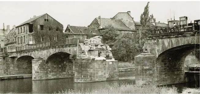  ?? FOTO: PRIVATARCH­IV
H. MILDENBERG­ER ?? Die Alte Brücke hat in den Stürmen der Geschichte schon oft Schaden genommen.