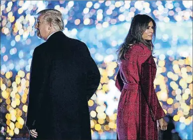  ?? JIM WATSON / AFP ?? Trump y su esposa, en la ceremonia de encendido de las luces de Navidad de Washington