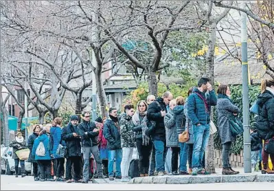  ?? ENRIC FONTCUBERT­A / EFE ?? Las proyeccion­es sobre la economía no han hecho cambiar el sentido del voto de muchos electores