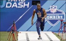  ?? JOE ROBBINS / GETTY IMAGES ?? Washington receiver John Ross runs the 40-yard dash in an NFL combine-record time of 4.22 seconds last year at Lucas Oil Stadium in Indianapol­is.