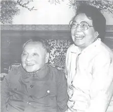  ??  ?? 20世纪80年代的邓­小平和卓琳