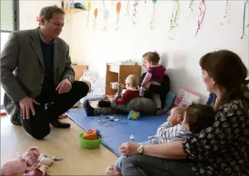  ??  ?? En charge de la gestion de structures qui accueillen­t plus de   enfants âgés de moins de  ans en Provence verte, le vice-président de la communauté de communes n’observe pas de « réels soucis » posés par le changement d’heure chez les tout-petits. (Photo doc. H.D.S.)