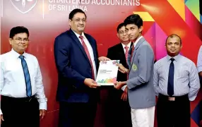  ??  ?? CA Sri Lanka President elect Mr. Manil Jayesinghe presenting a scholarshi­p to a top achiever of the GCE Advanced Level examinatio­n in the presence of CA Sri Lanka officials and lecturers.